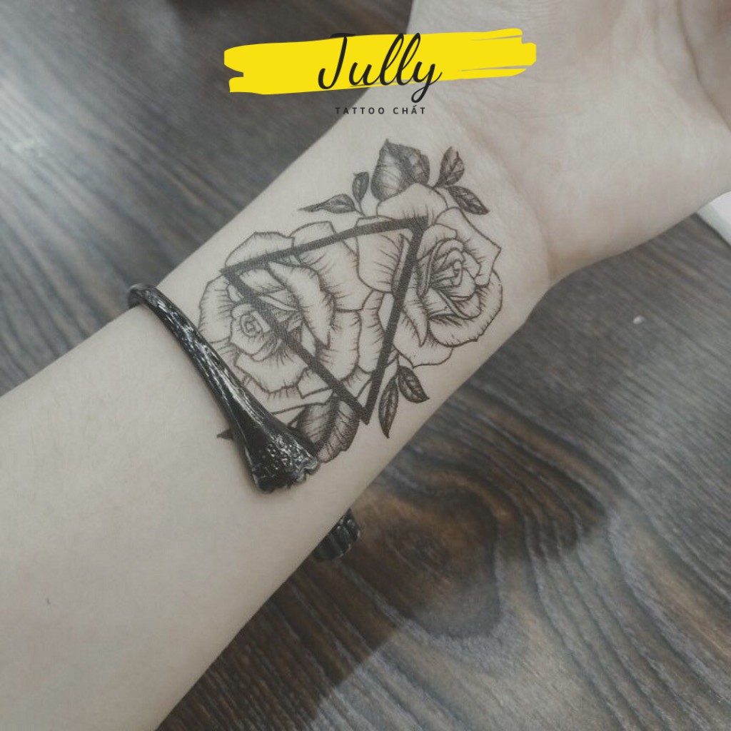 Hình xăm dán hoa hồng đen lồng tam giác nghệ thuật, độc đáo JULLY Tattoo chất xăm tạm thời 15 ngày, kích thước 10,5x6cm