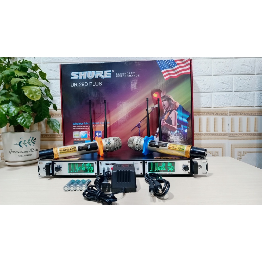Micro không dây Shure URX 29D Plus Thế hệ mới 4 râu angten bắt sóng tốt hát nhẹ có tự ngắt dò tần số
