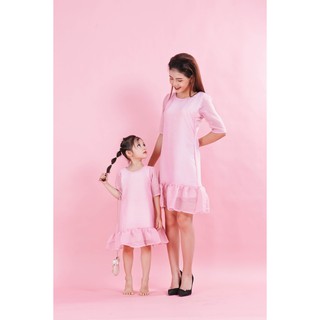 Váy đôi mẹ bé hồng tay lỡ đuôi cá