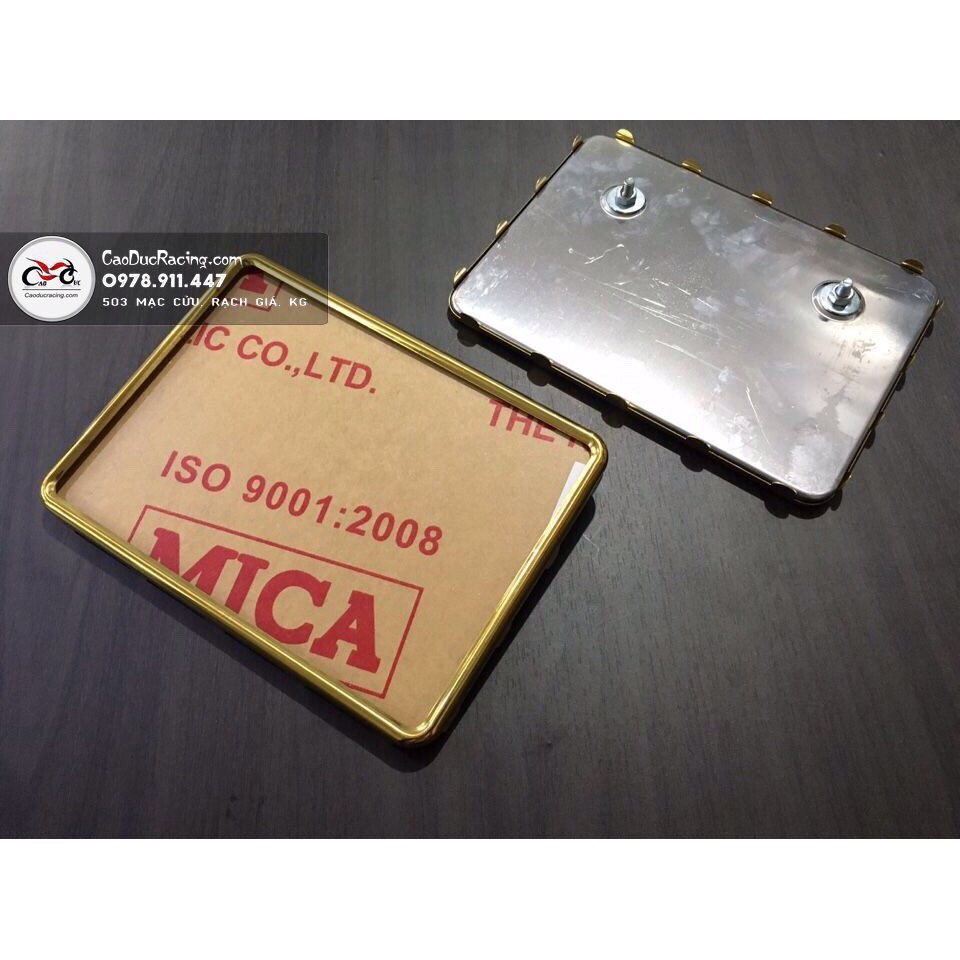 Khung biển số loại 1 Titan - vàng - 7 màu - Full bộ cả mica và viền màu | BigBuy360 - bigbuy360.vn