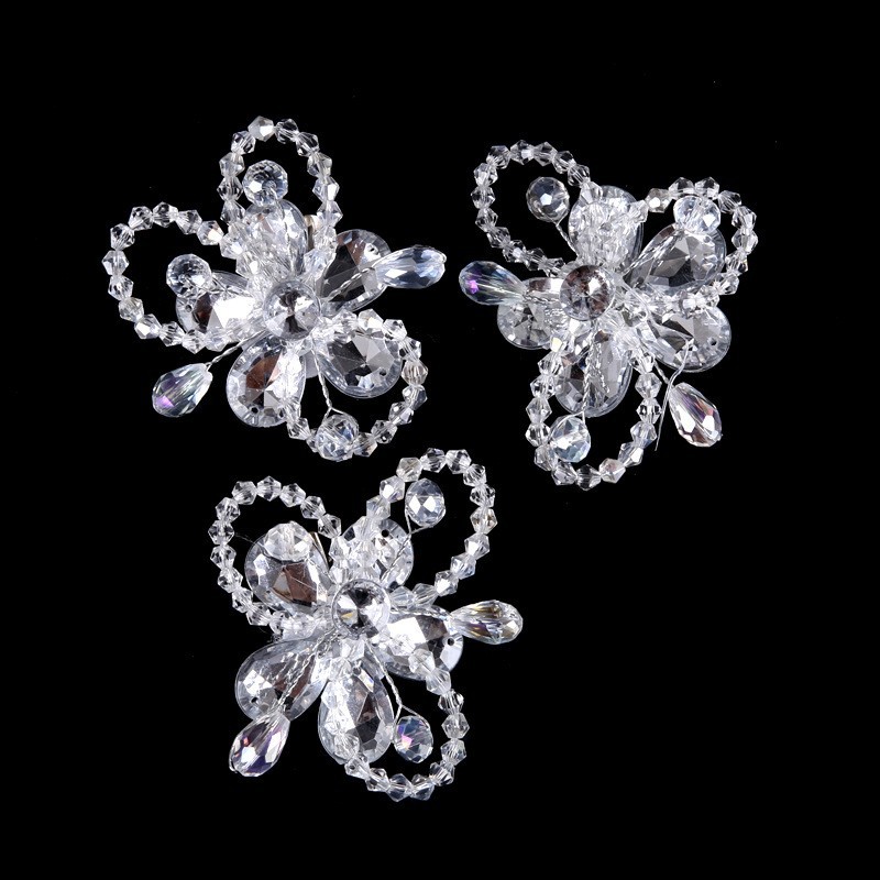 Kẹp tóc phối hoa từ các hạt cườm xinh xắn ấn tượng