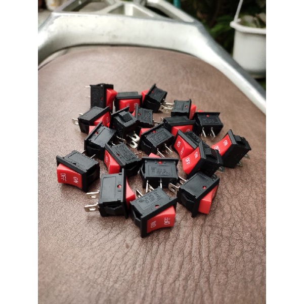 Công tắc đèn bàn On Off bập bênh nút đỏ 1 chiều 2 chân