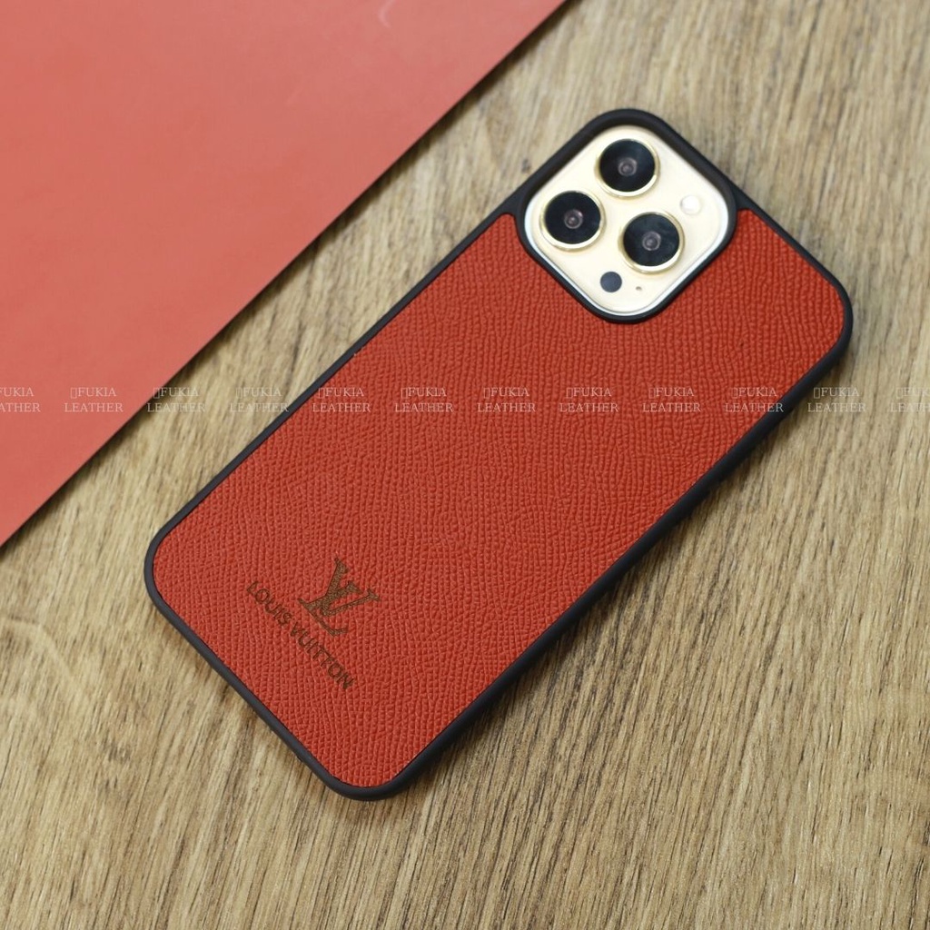 Ốp da thủ công viền đen khắc logo IV Epsom cho IPhone 14/14Plus/14Pro/14Promax/13/13Pro/13Promax/12Pro/12Promax ODTC121