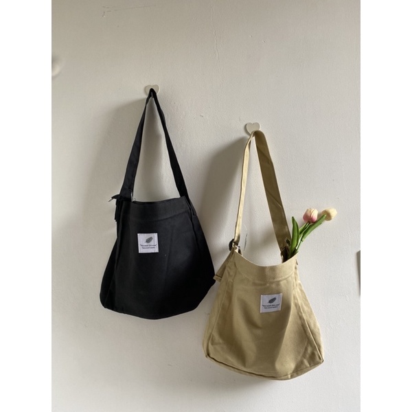 Túi đeo chéo travel logo chiếc lá “you need this one”(hình+ video thật)