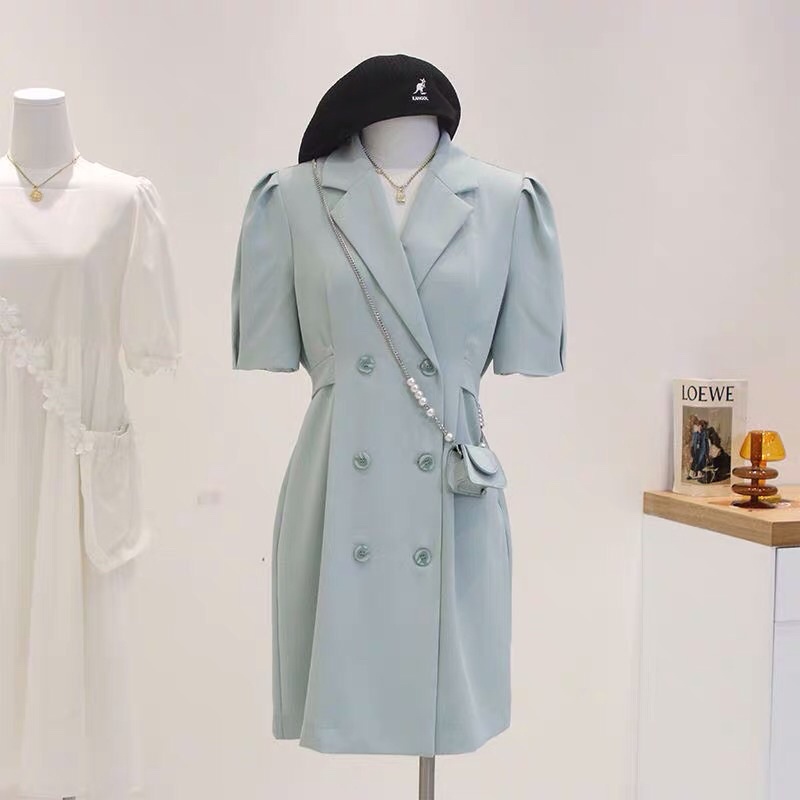 Đầm cổ vest sang trọng màu pastel nhẹ nhàng kèm túi chéo xinh