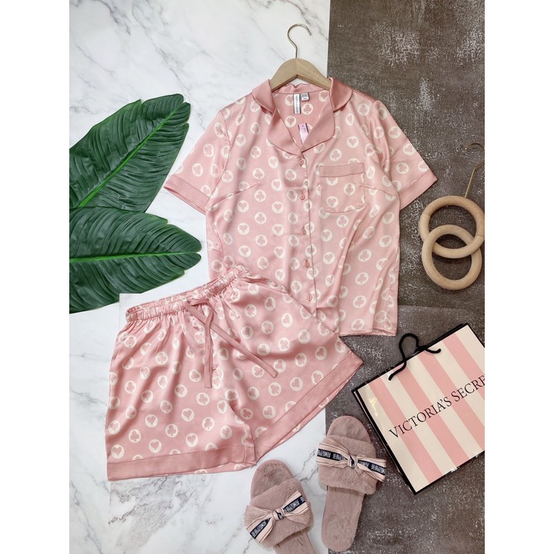Bộ pijama quần đùi áo cộc tay in hoạ tiết lụa cao cấp Vic | BigBuy360 - bigbuy360.vn