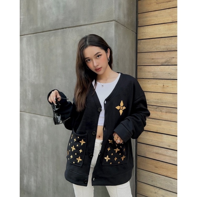 [Mã BMBAU50 giảm 50K đơn 150K] Áo Cardigan LDV Black Gold Motifs Pockets | BigBuy360 - bigbuy360.vn