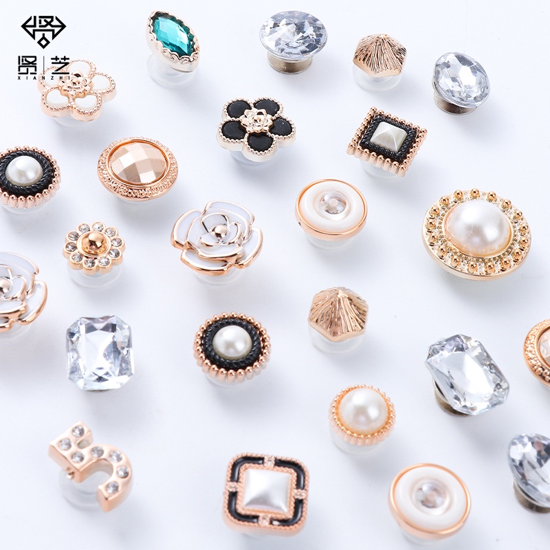sticker gắn dép cross charm gắn dép cross1 Phụ Kiện Trang Trí Giày Hình Chiếc Giày Bằng Nhựa Màu Sắc Xinh Xắn