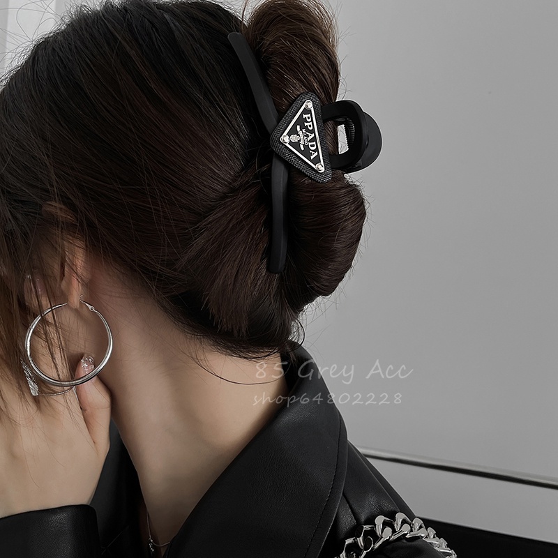 Kẹp tóc kiểu hàm cá mập AY cỡ lớn mặt hình tam giác bằng nhựa đơn giản cho nữ