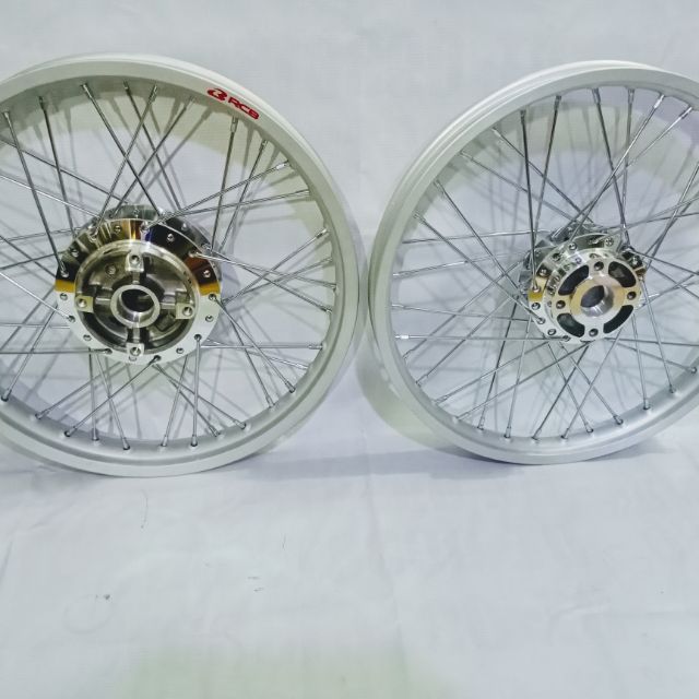 Bánh câm gắn cho exciter 135 gắn không cần chế gì hết ae cần thì liên hệ tùng pô ĐT 0938130073 uy tín chất lượng cao ,,
