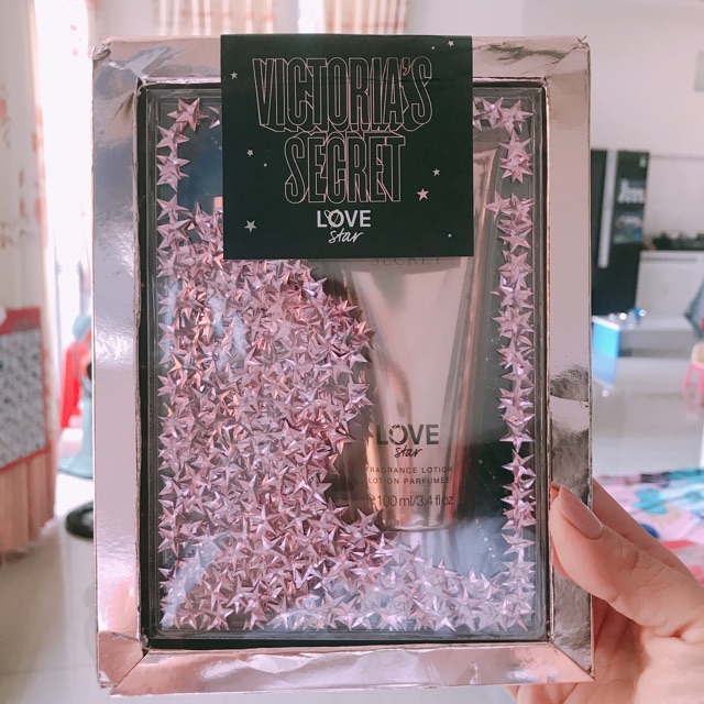 Bộ xịt thơm và lotion Victoria secret love star của Mỹ