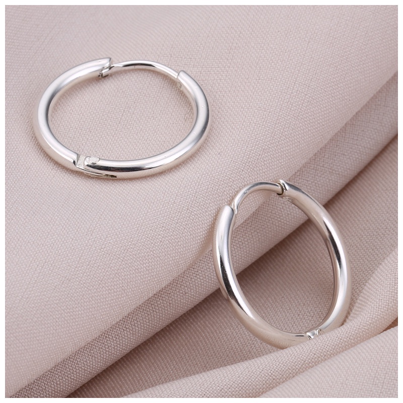 Fashion personality titanium coil earrings Simple hip hop earrings European and American fashion earrings