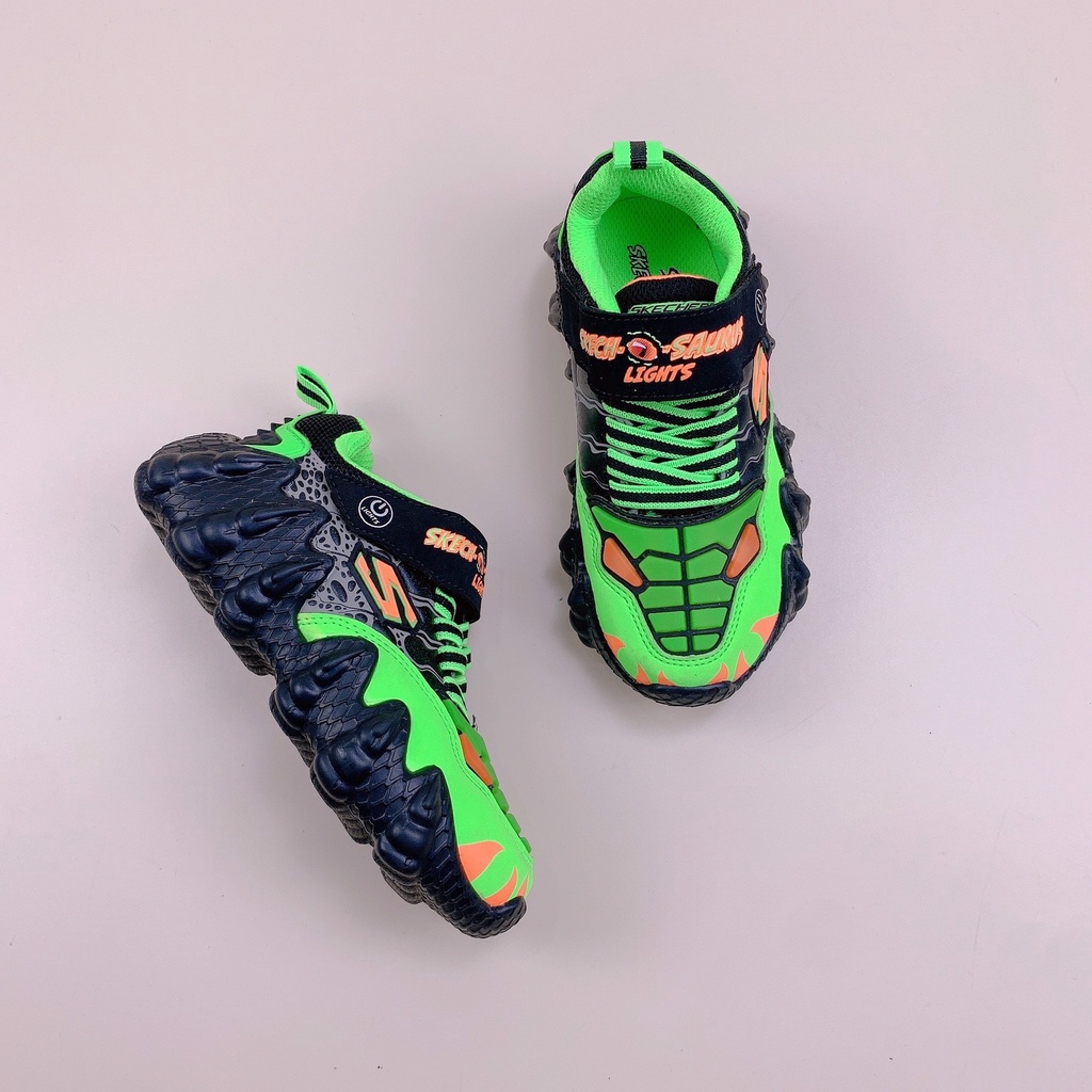 Giày thể thao Skechers màu đen cốm spider man
