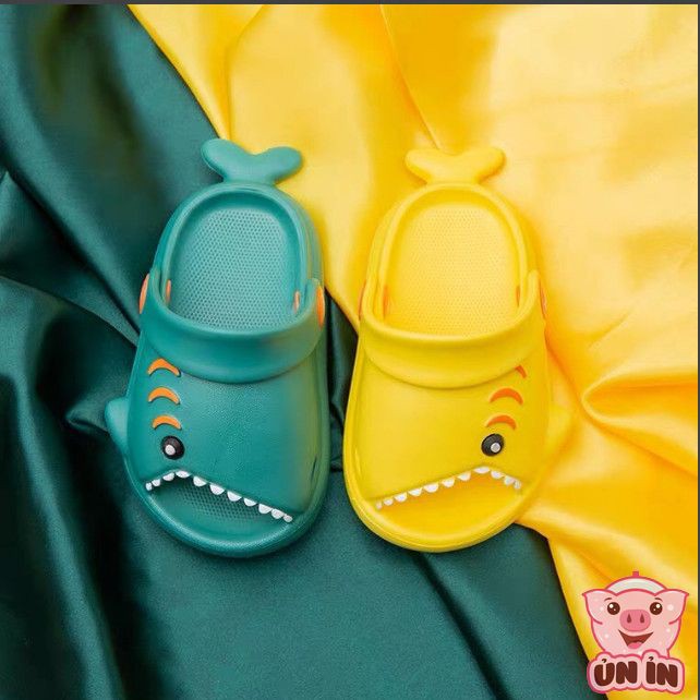 Dép cho bé trai, bé gái từ 1 đến 3 tuổi cá mập Baby Shark siêu nhẹ đế chống trơn trượt có quai sau