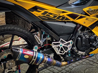 Tem Satria Vàng Đen Racing