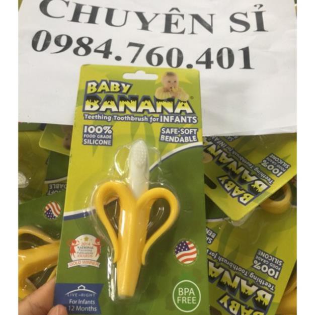 Gặm nướu chuối cho bé