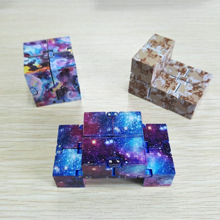 Khối Rubik Vô Cực Sáng Tạo Giải Tỏa Căng Thẳng Cho Văn Phòng