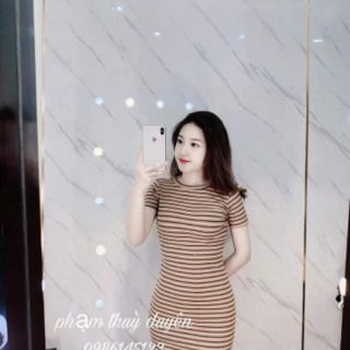 Váy kẻ sọc