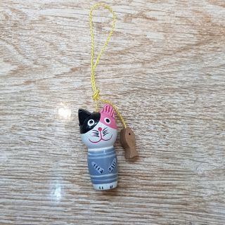 Móc khóa mèo và cá gỗ