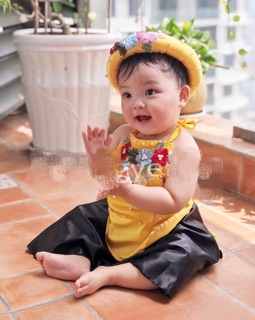 Yếm đào kèm mấn Trung Thu cho bé