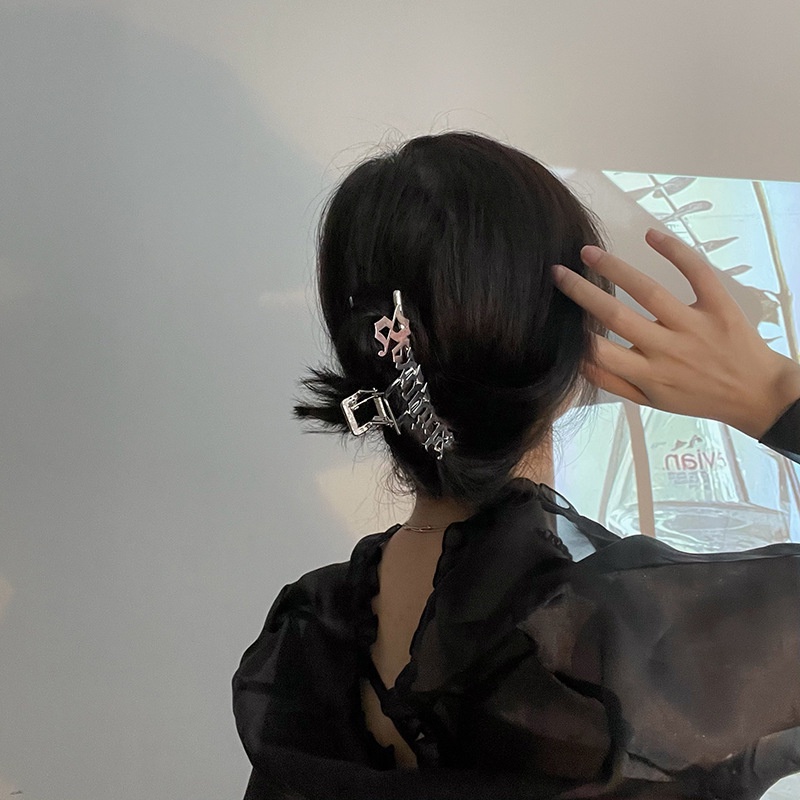Kẹp tóc càng cua thiết kế chữ cái màu bạc mẫu 2021 thời trang dành cho nữ