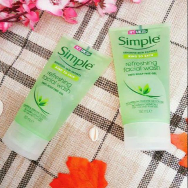 Sữa rửa mặt Simple 150ml