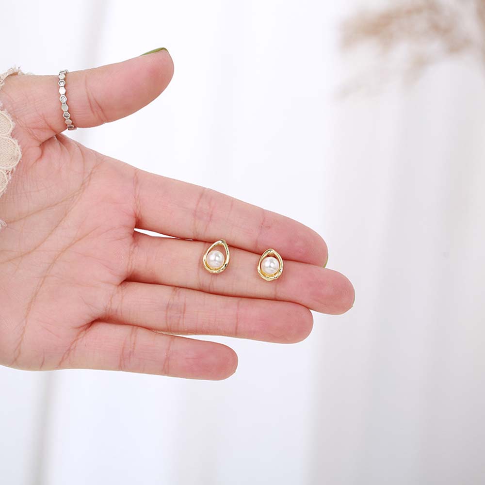 Khuyên tai nữ trang đính ngọc trai tạo hình độc đáo sang trọng