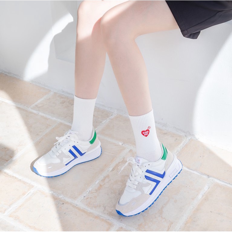 Vớ WAFNHA D163 màu trắng thêu họa tiết đơn giản