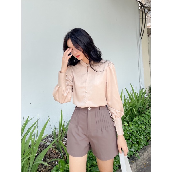 ZIEL Quần shorts chi tiết nhiều li nổi
