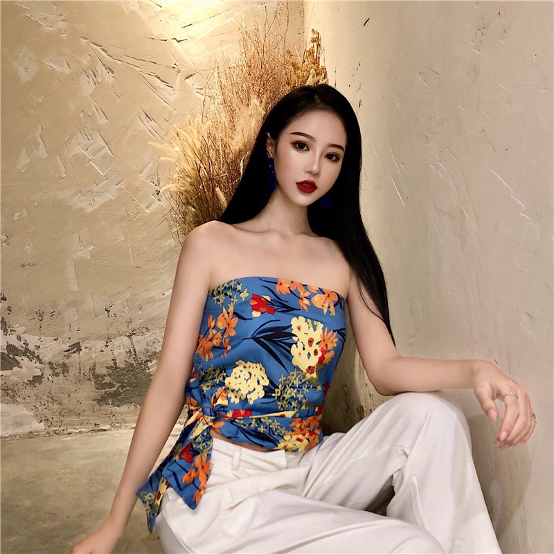 Áo croptop IELGY hở vai in họa tiết quyến rũ nữ tính