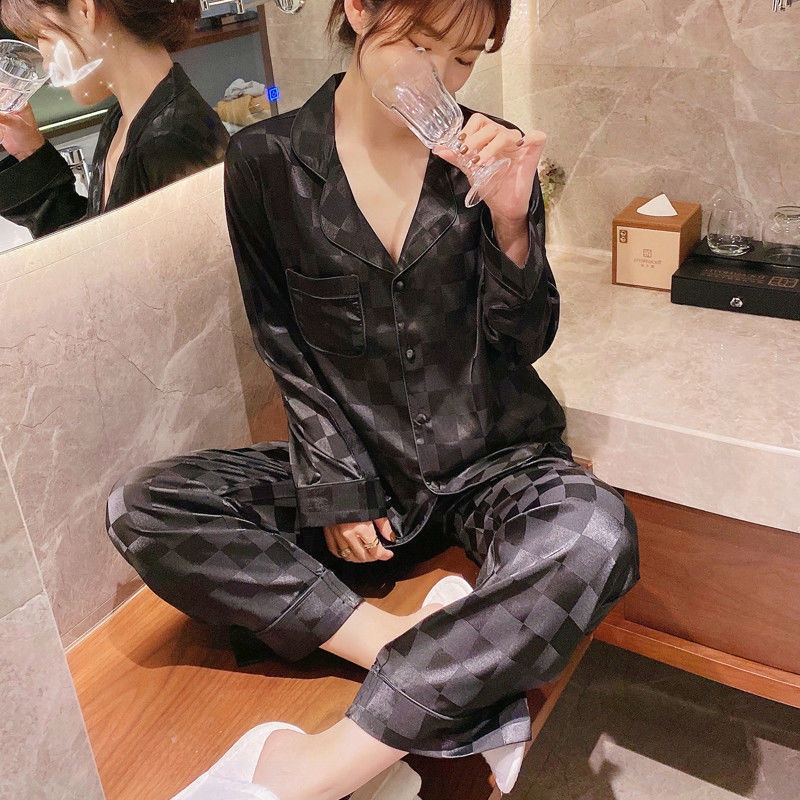 Bộ đồ ngủ tay dài chất lụa mỏng nhẹ thời trang xuân thu xinh xắn cho nữ