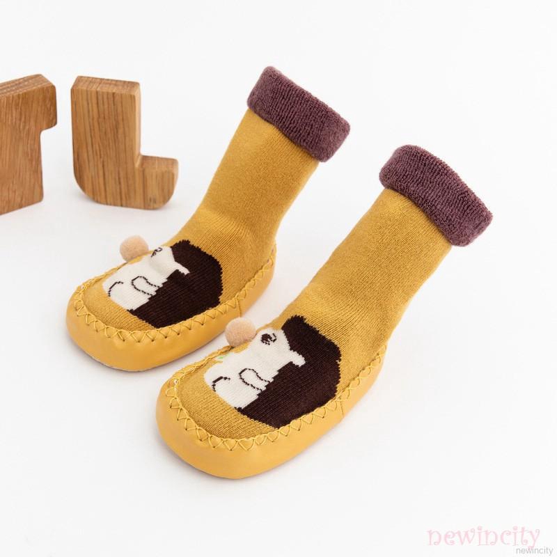 Vớ cotton giữ ấm chân chống trượt in họa tiết xinh xắn cho bé