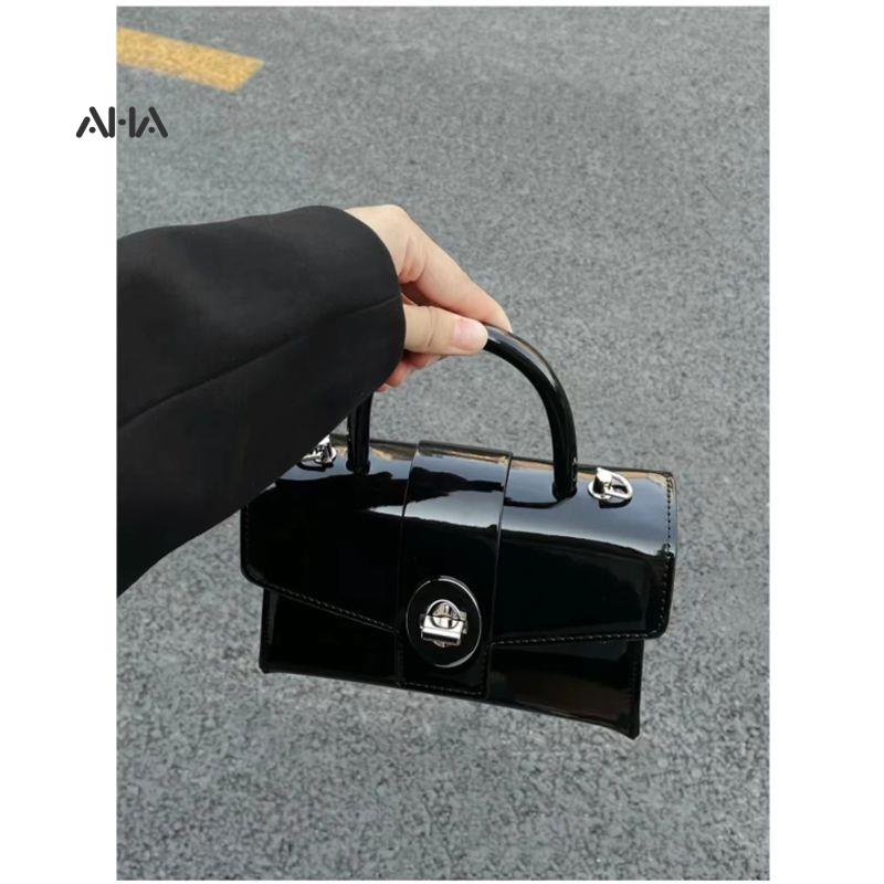 Túi xách AHA official phối dây xích phong cách cổ điển dành cho nữ