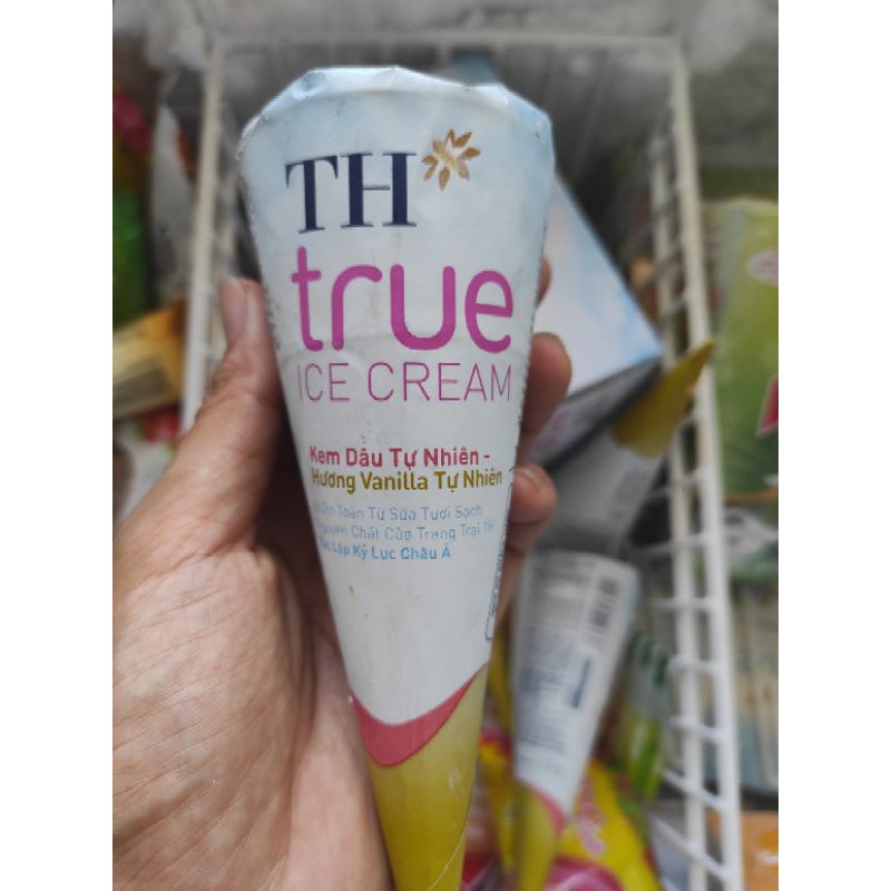 Kem ốc quế TH True Ice Cream vị dâu tự nhiên [NOW SHIP]