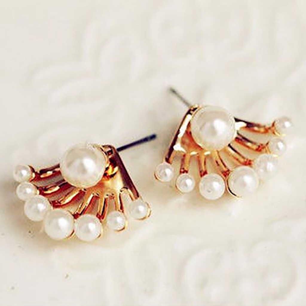 Khuyên tai đính ngọc trai nhân tạo kiểu dáng độc đáo dành cho bạn nữ