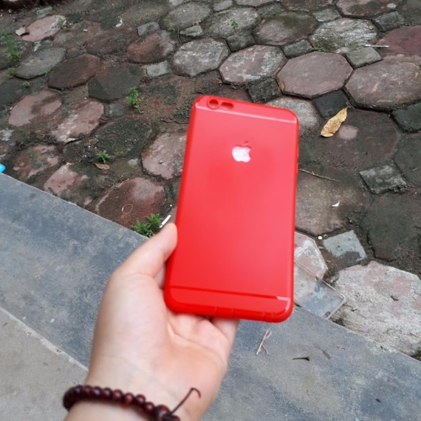 ốp iphone hở nguyên táo hai màu đen đỏ có bịt sạc