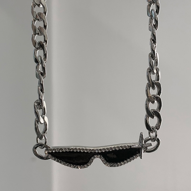 Dây chuyền mặt hình kính mát đính đá giả