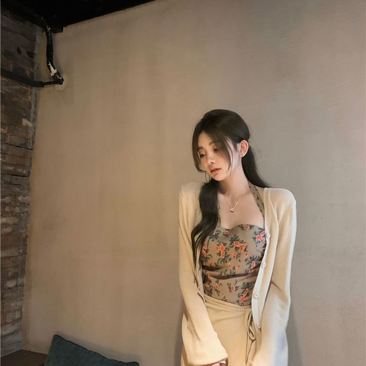 Áo Hai Dây Cổ Yếm In Họa Tiết Hoa Phong Cách Pháp Thời Trang Mùa Hè Quyến Rũ Cho Nữ
