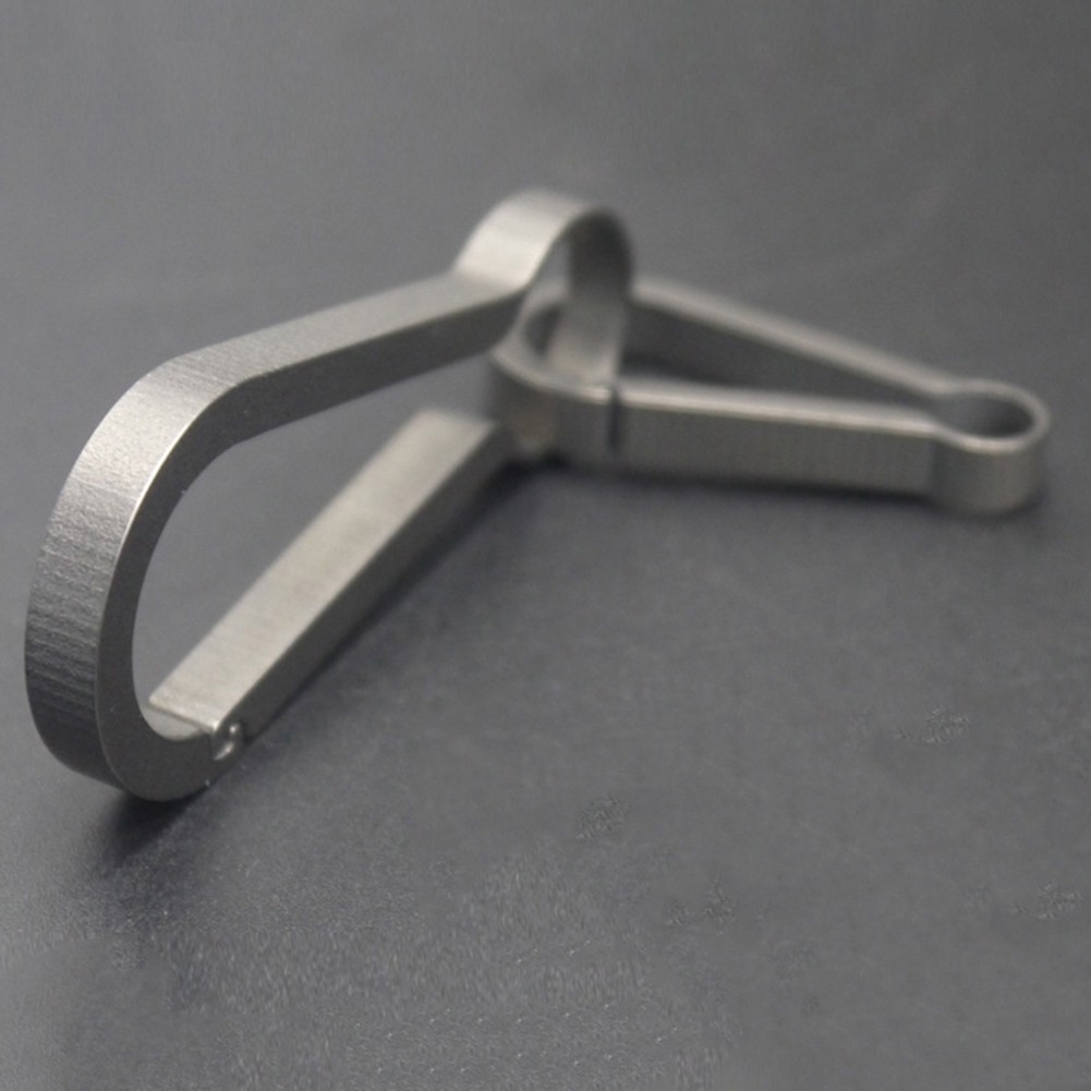 Móc khóa dây an toàn chất liệu titanium dành cho xe hơi