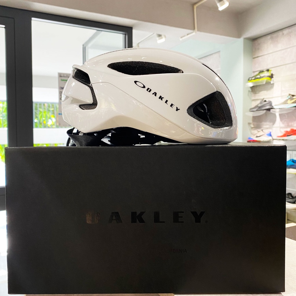 Nón Bảo Hiểm Xe Đạp Oakley ARO3 Lite – White