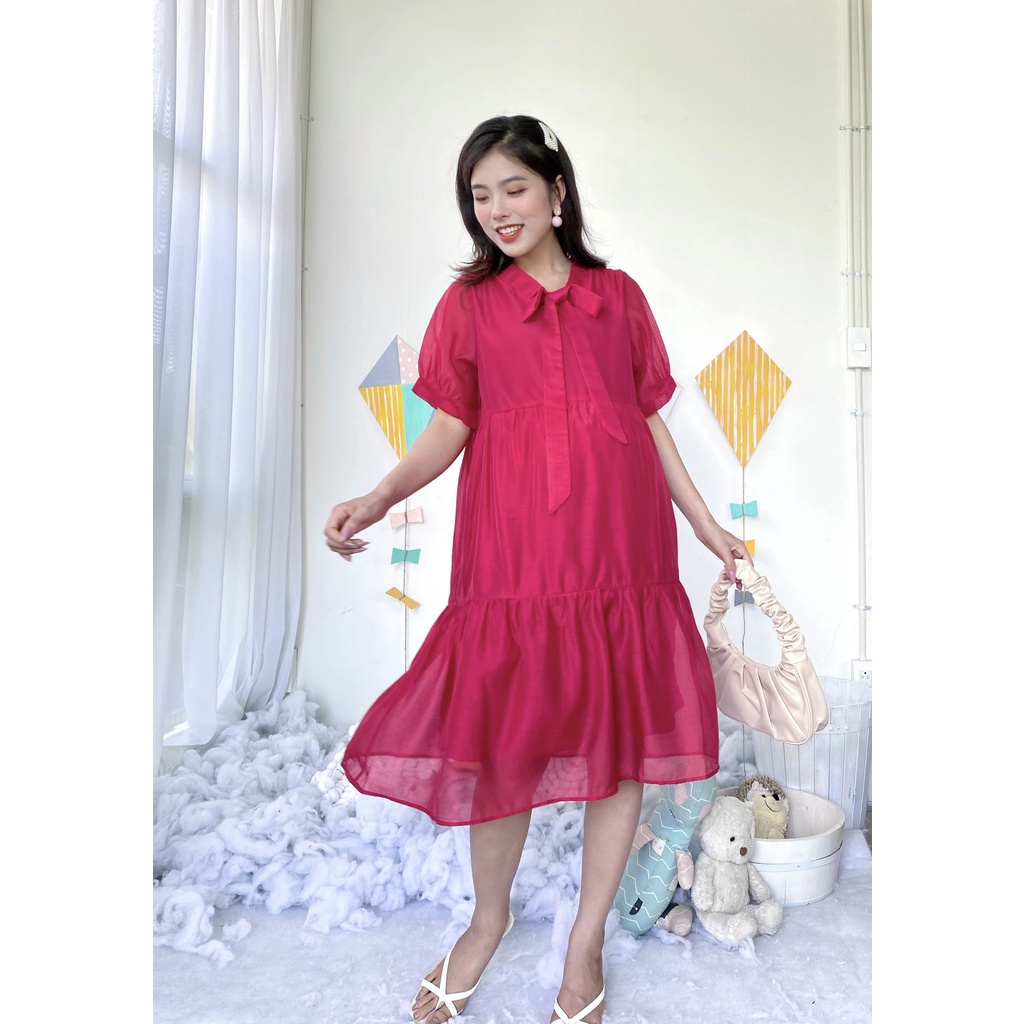 Đầm Bầu đen cổ sen viền sang chảnh