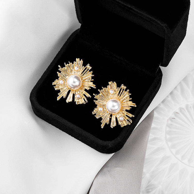 925 Kim bạc revintage Hong Kong wind golden pearl earrings net màu đỏ tính cách phóng đại bất thường của mặt trời với Kim cương đinh
