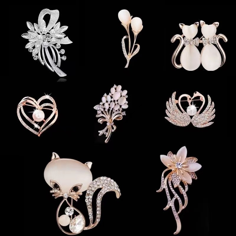 Cài Áo Hình Hoa Đính Pha Lê Thanh Lịch