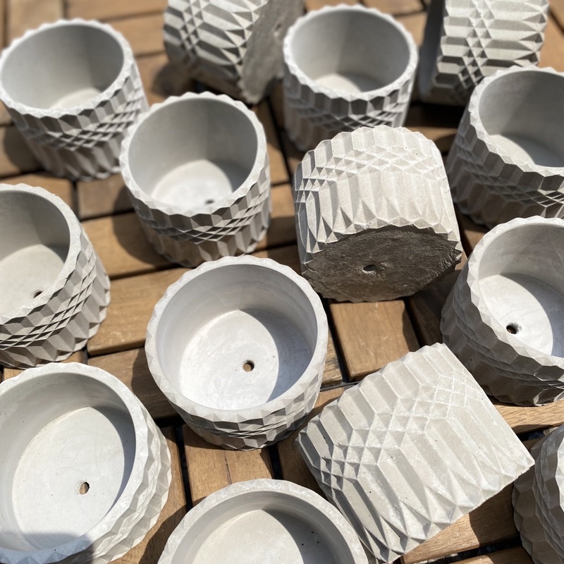 Chậu xi măng trụ vân kim cương SP042