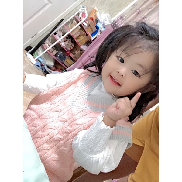 Áo len tay bồng siêu dễ mix đồ cho bé gái
