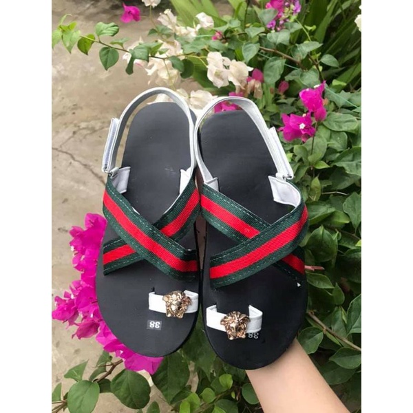 Sandal quai chéo xỏ ngón