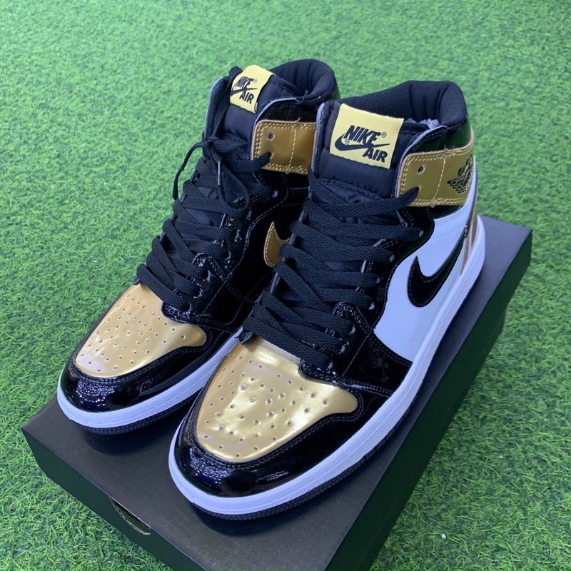 giày jordan vàng nhũ đen bóng hàng 1:1 chất lượng ( full box + freeship )