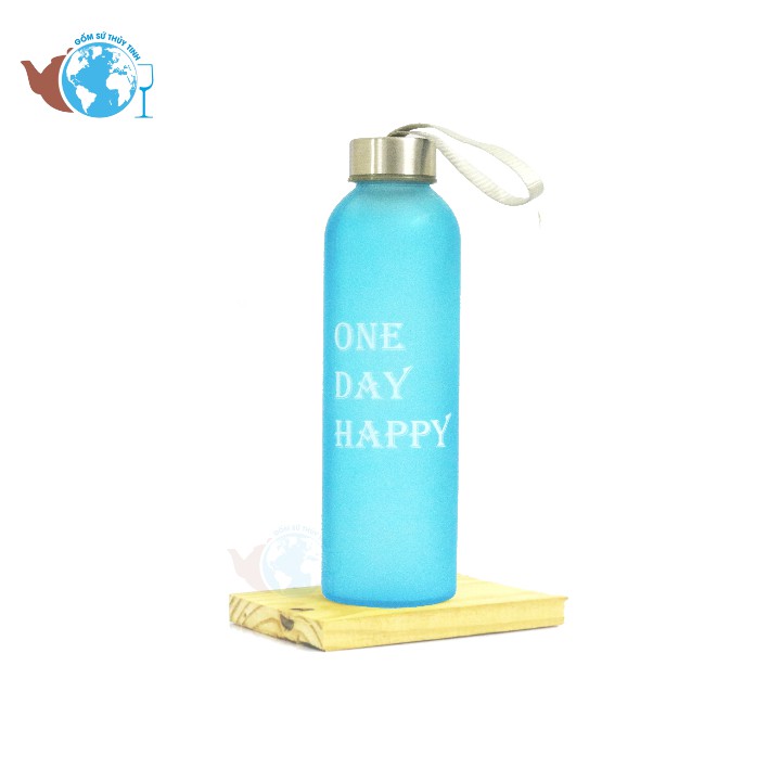 Bình đựng nước thủy tinh màu in chữ One Day Happy 500ml có dây xách