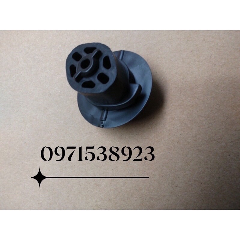 Nút cài cốp đựng đồ trong xe xịn chính hãng kia huyndai mã 845261y000