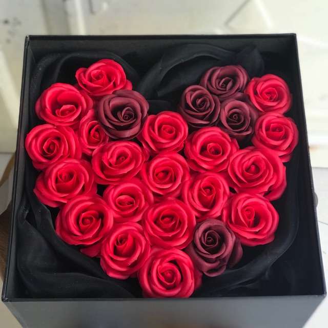 Hộp hoa hồng sáp thơm tone đỏ sang trọng
